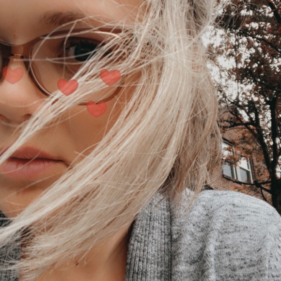 Meet your Posher, Danielle - Picture 1 of 1